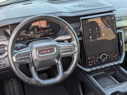 Used 2024 GMC Acadia Elevation image 10