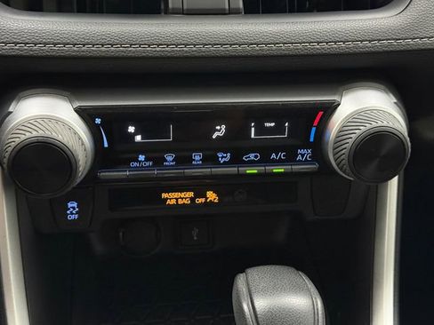 Used 2020 Toyota RAV4 LE FWD image 18