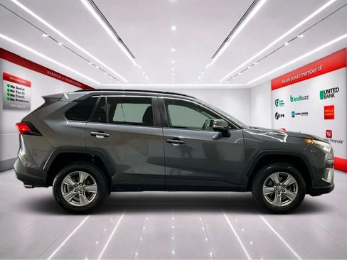 Used 2022 Toyota RAV4 XLE FWD image 9