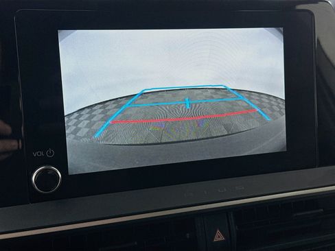 Used 2025 Toyota Prius LE FWD image 23