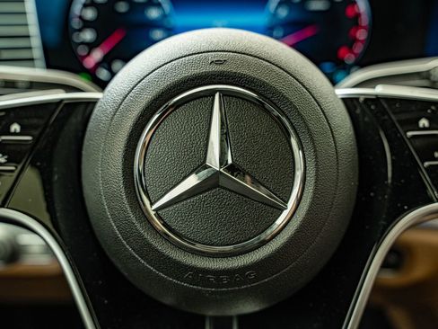 New 2026 Mercedes-Benz GLS 450 4MATIC image 21
