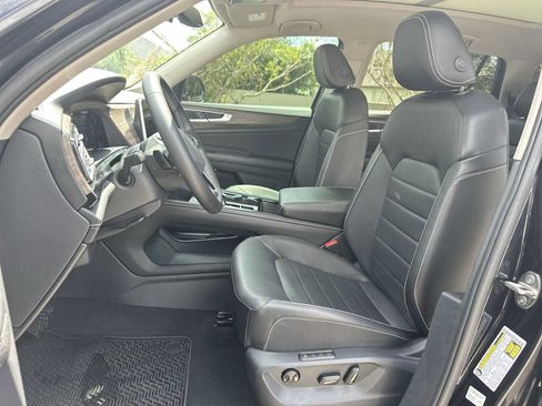 Used 2024 Volkswagen Atlas SEL AWD/4WD image 15