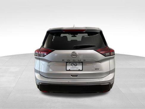 Used 2024 Nissan Rogue SV FWD image 8