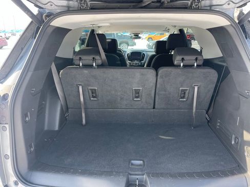 Used 2021 Chevrolet Traverse LT image 22