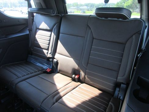 New 2026 GMC Yukon Denali Ultimate AWD/4WD image 13