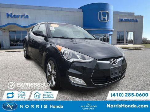 Used 2017 Hyundai Veloster Value Edition FWD image 1