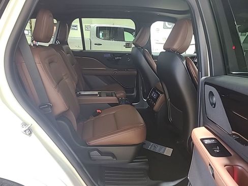 Used 2026 Lincoln Aviator Reserve w/ Jet Appearance Package AWD/4WD image 9