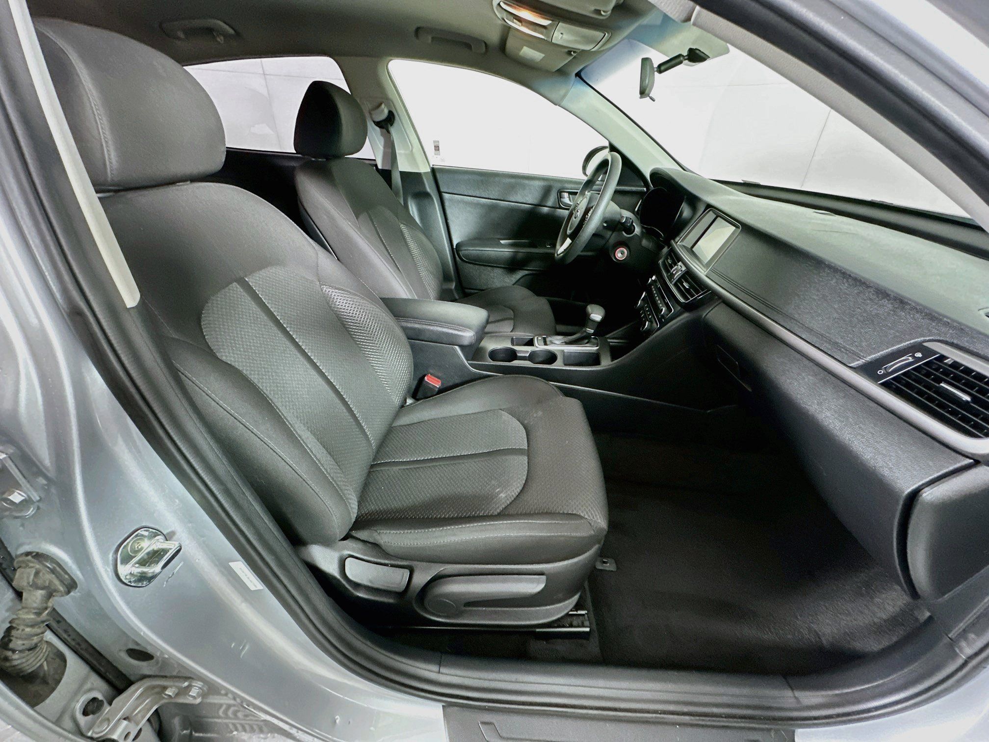 Used 2018 Kia Optima LX w/ 17" Alloy Wheels Package FWD image 29