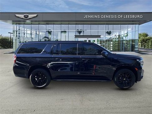 Used 2021 Chevrolet Suburban RST image 3