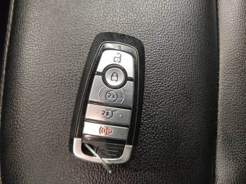 Used 2020 Ford Explorer XLT w/ Equipment Group 202A AWD/4WD image 32