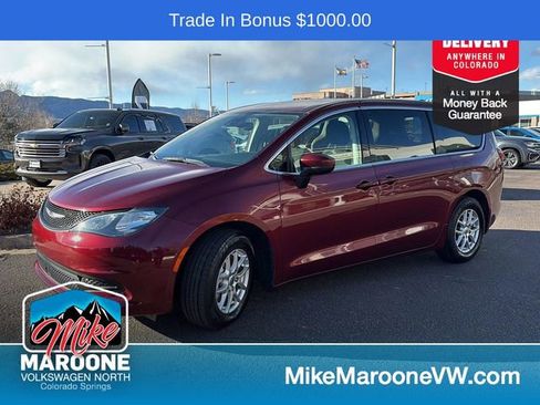 Used 2023 Chrysler Voyager LX image 3