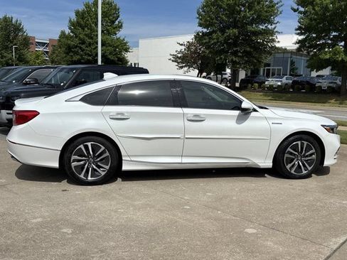 Used 2020 Honda Accord Touring image 2