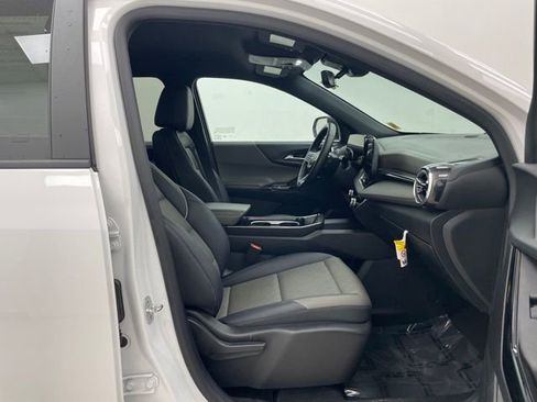 Used 2025 Chevrolet Equinox LT w/ Convenience Package II AWD/4WD image 16
