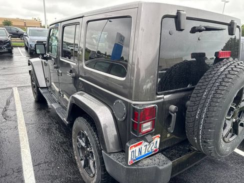 Used 2017 Jeep Wrangler Unlimited Sahara AWD/4WD image 6