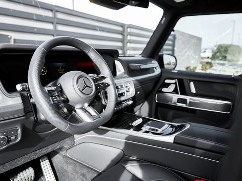 Used 2025 Mercedes-Benz G 63 AMG 4MATIC image 2