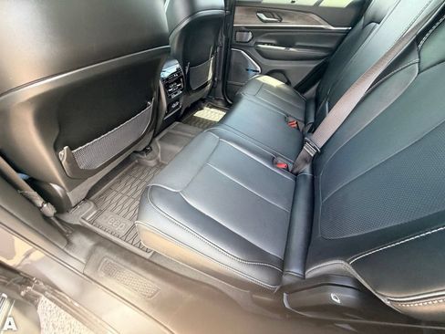 Certified 2024 Jeep Grand Cherokee Overland w/ Luxury Tech Group IV AWD/4WD image 13