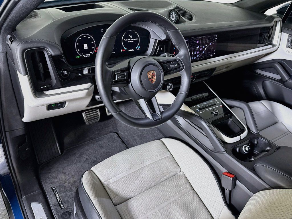 Certified 2026 Porsche Cayenne S AWD/4WD image 4