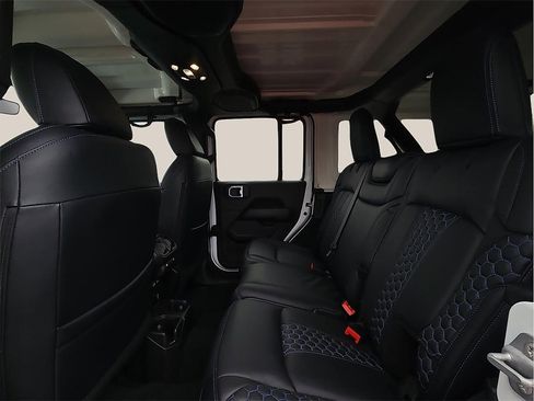 Used 2022 Jeep Wrangler Unlimited Sahara w/ Cold Weather Group image 9