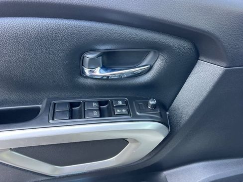 Used 2023 Nissan Titan SV image 13