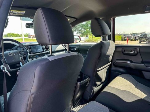 Used 2021 Toyota Tacoma TRD Sport AWD/4WD image 17