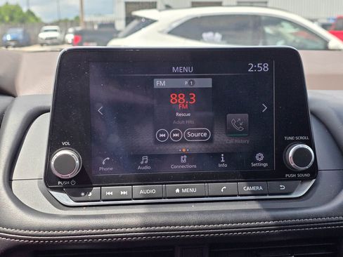 Used 2023 Nissan Rogue S AWD/4WD image 16