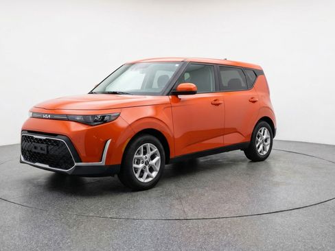 Used 2025 Kia Soul LX w/ LX Technology Package image 3