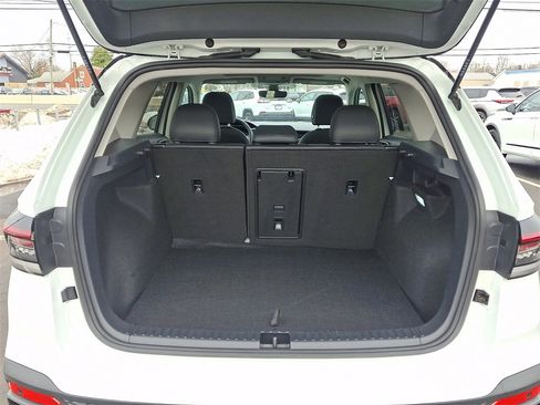 Certified 2025 Volkswagen Taos SE image 30