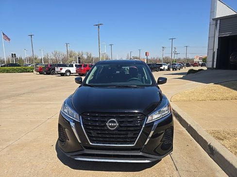 Used 2023 Nissan Kicks S image 2