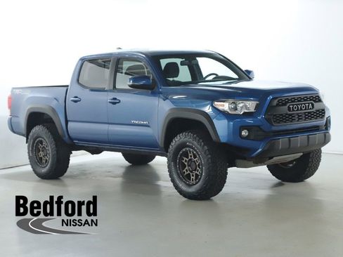 Used 2017 Toyota Tacoma TRD Off-Road w/ Premium & Technology Package image 1
