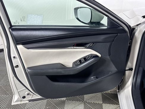 Used 2022 MAZDA MAZDA3 s FWD image 10