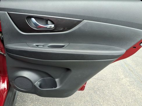 Used 2019 Nissan Rogue SV AWD/4WD image 11