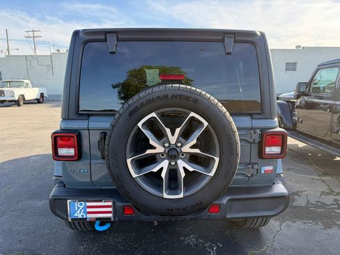 Used 2024 Jeep Wrangler Unlimited w/ Convenience Group AWD/4WD image 7