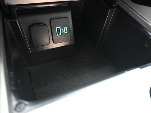 Used 2023 Ford Explorer XLT w/ Equipment Group 202A RWD image 18