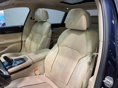 Used 2020 BMW 750i xDrive w/ Executive Package image 18