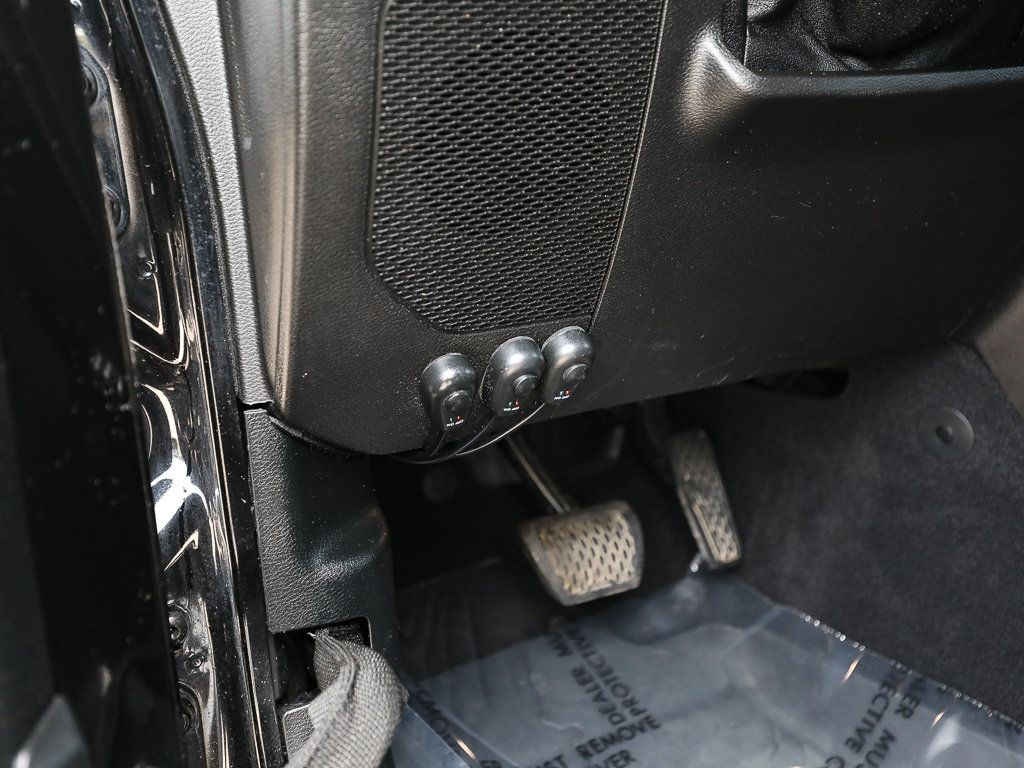 Used 2018 Jeep Wrangler Unlimited Sahara AWD/4WD image 23