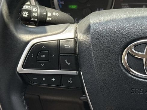 Used 2023 Toyota Highlander Bronze Edition FWD image 14