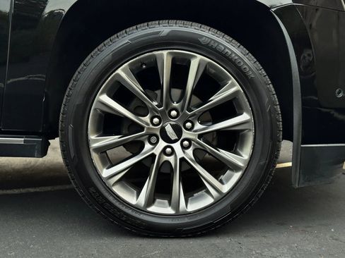 Used 2020 Cadillac Escalade ESV Premium Luxury w/ Escalade Sport Edition AWD/4WD image 16