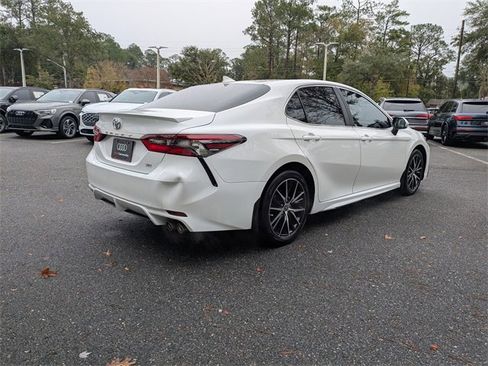 Used 2023 Toyota Camry SE image 2
