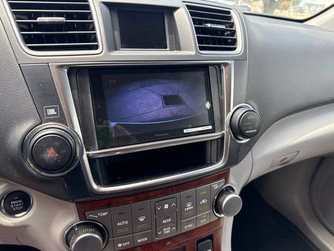 Used 2013 Toyota Highlander Limited FWD image 16