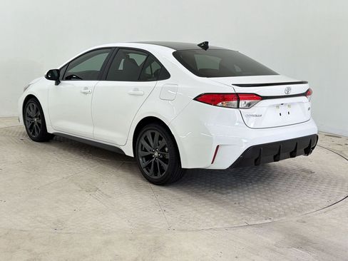 Used 2025 Toyota Corolla SE FWD image 3