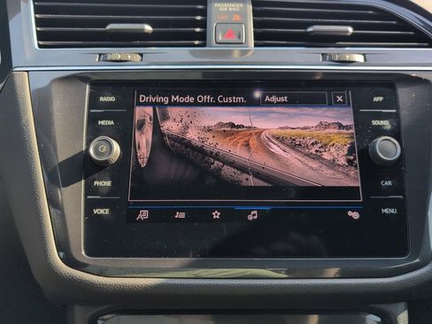 Used 2022 Volkswagen Tiguan SE R-Line image 46