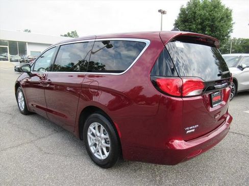 Certified 2023 Chrysler Voyager LX FWD image 5