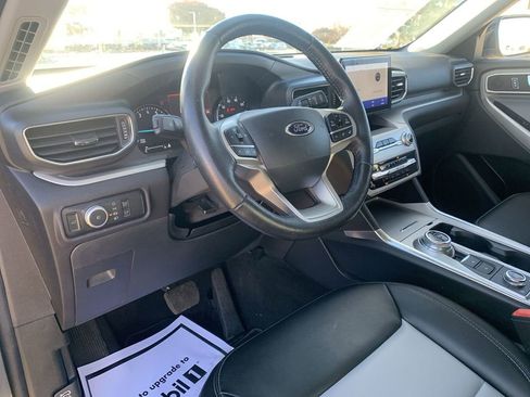Used 2022 Ford Explorer XLT w/ Equipment Group 202A image 14