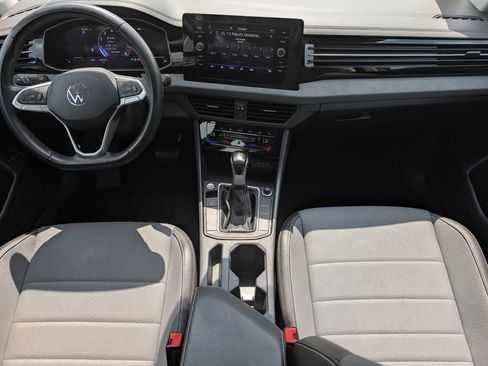 Certified 2025 Volkswagen Jetta SE FWD image 10