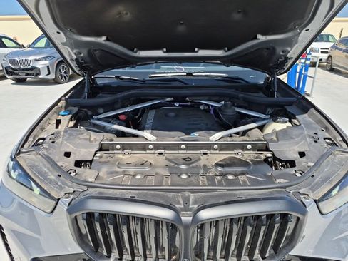 Used 2024 BMW X5 xDrive40i w/ M Sport Package AWD/4WD image 13