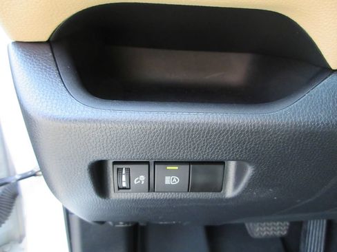 Used 2022 Toyota RAV4 LE AWD/4WD image 23
