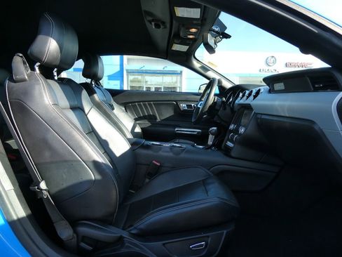 Used 2017 Ford Mustang Premium image 13