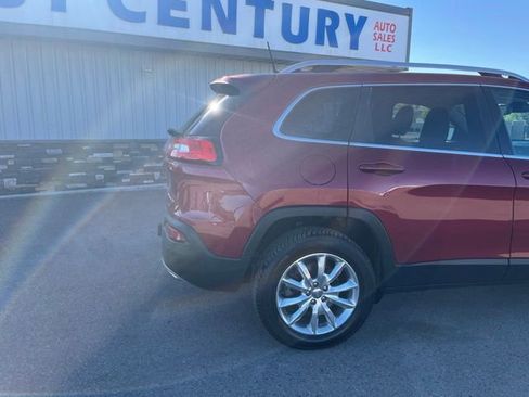 Used 2016 Jeep Cherokee Limited w/ Luxury Group AWD/4WD image 18