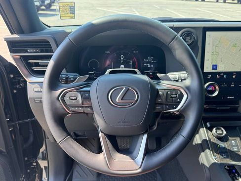 Used 2025 Lexus GX 550 w/ Accessory Package (31) AWD/4WD image 19