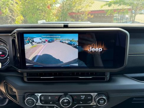 Used 2024 Jeep Wrangler Unlimited Sahara AWD/4WD image 22